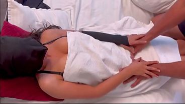 Desi Bhabhi Keenakan Dikocok Keras Sama Devar, Suara Crotnya Bikin Makin Greget, Video Viral Hot Banget.
