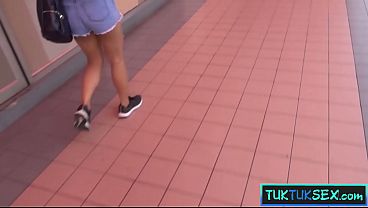 Gadis Amatir Thailand Digebet Di Dalam Tuk Tuk, Dibawa Ke Hotelnya Buat Mainin Badan