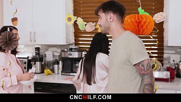 Ibu Tiri Marica Langsung Nyobain Tradisi Bebas Pakai Di Keluarga Baru.