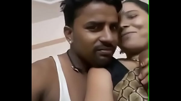 Desi Tante Montok, Buah Dadanya Ditekanin Sampe Minta Ampun.