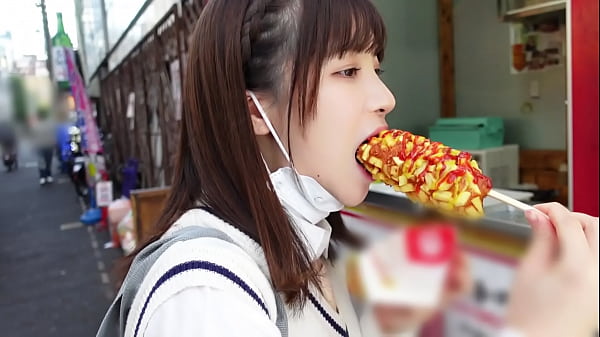 Hame撮り、はみ出る陰毛がエロい。ノー処理ナチュラルまんこの女子校生。モチスベ美肌がまぶしい！！韓国好きな今どき女と韓流デート。ズンズン奥まで届くピストンで頭ん中真っ白寸前。