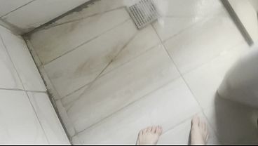 Aku Nemuin Alat Tempel Ibu Tiri Arabku, Lalu Kusuruh Dia Nyobain Kontol Asli.