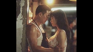 80年代的中国辣妹在菜市场撩汉，湿身挑逗看得人腿软