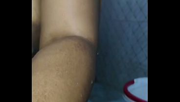 Video Bokep Ibu Tiri India Mandi Diam-diam, Istri Asli Kena Colong Kamera Tersembunyi