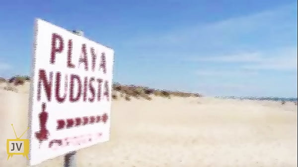 Di Pantai Bugil Bareng Keluarga, Ngentot Seru Di Pasir Panas